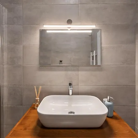 F & B Collection - Vesta Apartment